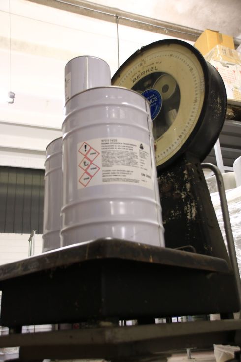 Esempio dalla galleria fotografica di JOLLY VERNICI SRL